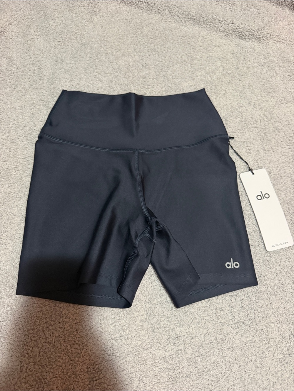 ALO Yoga airlift energy short Small Navy
